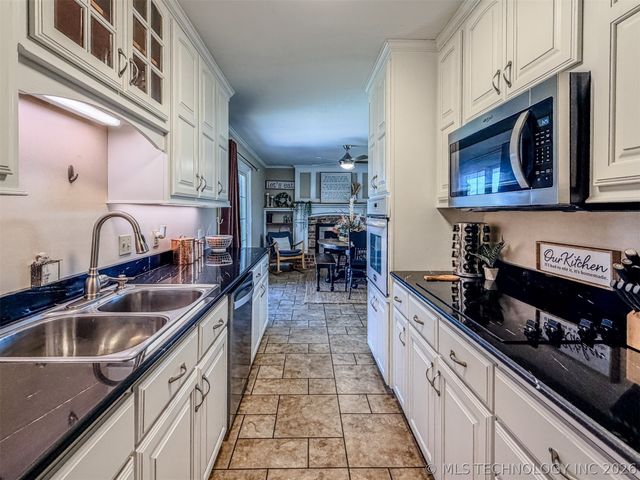 302 E Fuller Street, Tahlequah, OK 74464