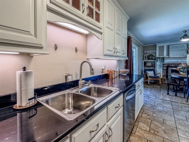 302 E Fuller Street, Tahlequah, OK 74464