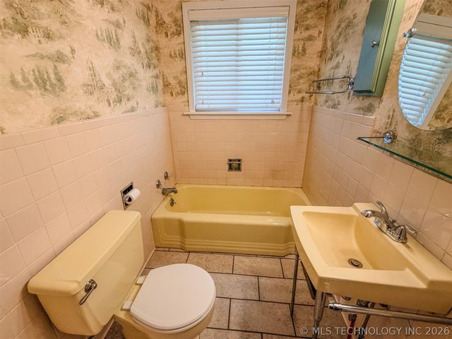 302 E Fuller Street, Tahlequah, OK 74464