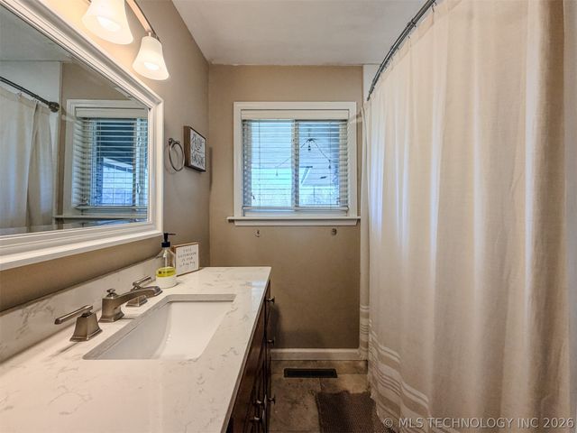 302 E Fuller Street, Tahlequah, OK 74464