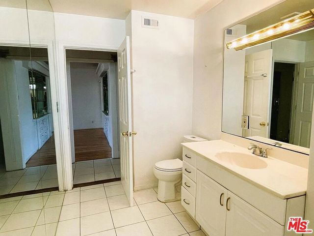 755 N Kenmore Avenue, Los Angeles, CA 90029