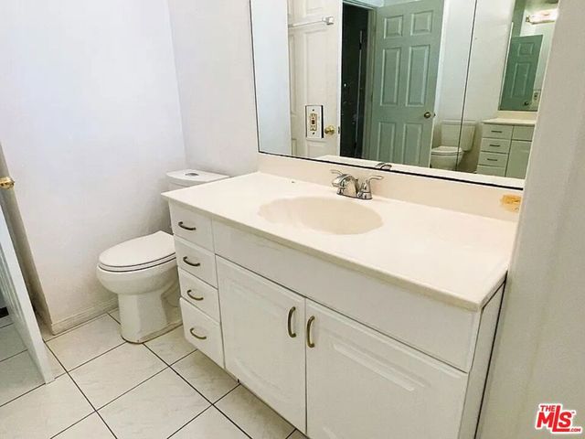 755 N Kenmore Avenue, Los Angeles, CA 90029