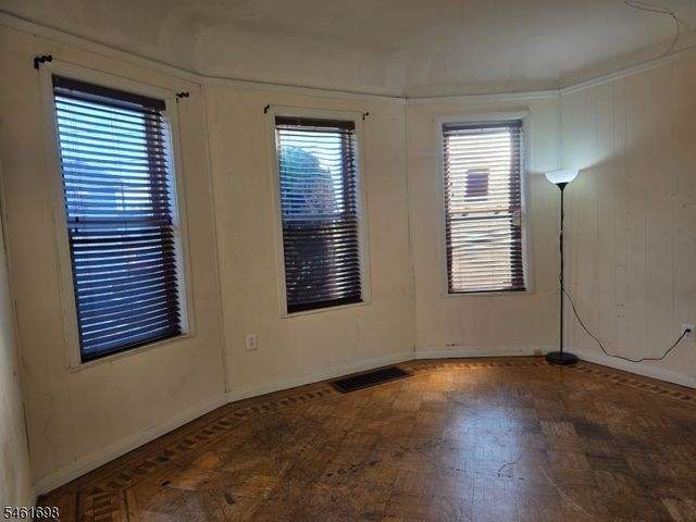 16 Offord St, Passaic City, NJ 07055