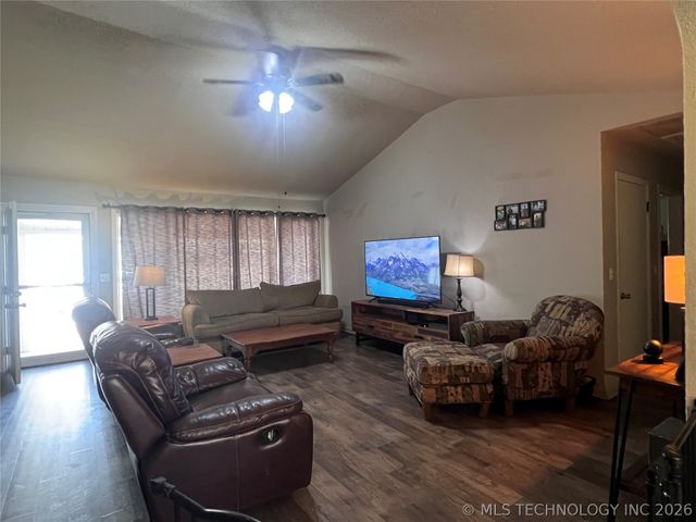 1610 E Osage Avenue, Mcalester, OK 74501