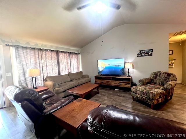 1610 E Osage Avenue, Mcalester, OK 74501