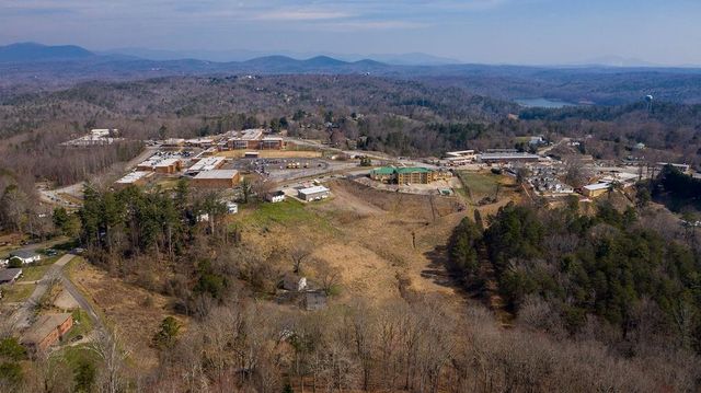 635 North Grove Street, Dahlonega, GA 30533