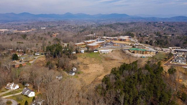 635 North Grove Street, Dahlonega, GA 30533