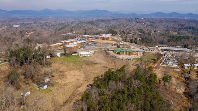 635 North Grove Street, Dahlonega, GA 30533