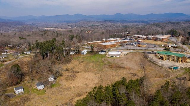 635 North Grove Street, Dahlonega, GA 30533