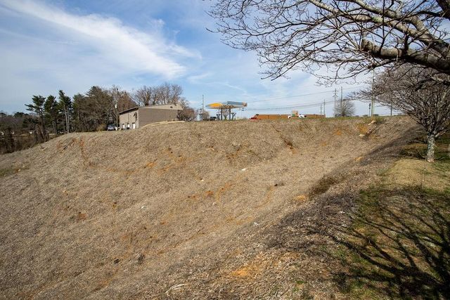 635 North Grove Street, Dahlonega, GA 30533