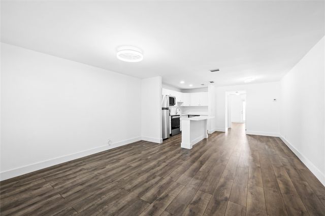 1100 Crystal Lake Dr 209, Deerfield Beach, FL 33064