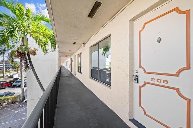 1100 Crystal Lake Dr 209, Deerfield Beach, FL 33064