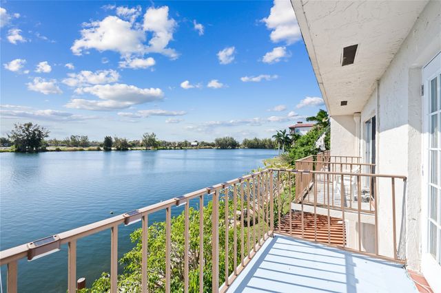 1100 Crystal Lake Dr 209, Deerfield Beach, FL 33064