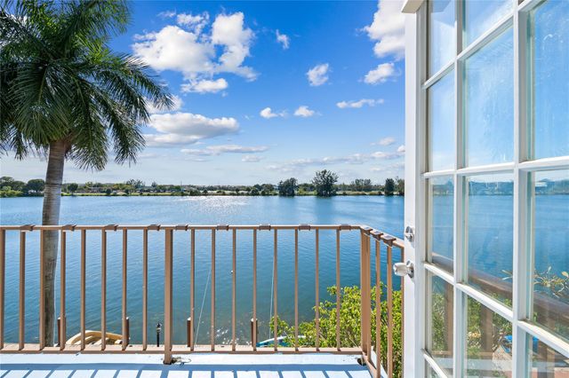 1100 Crystal Lake Dr 209, Deerfield Beach, FL 33064