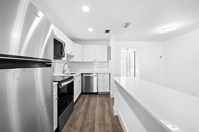 1100 Crystal Lake Dr 209, Deerfield Beach, FL 33064