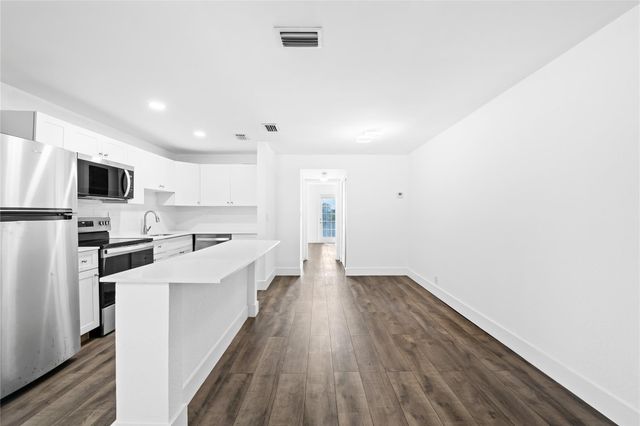 1100 Crystal Lake Dr 209, Deerfield Beach, FL 33064