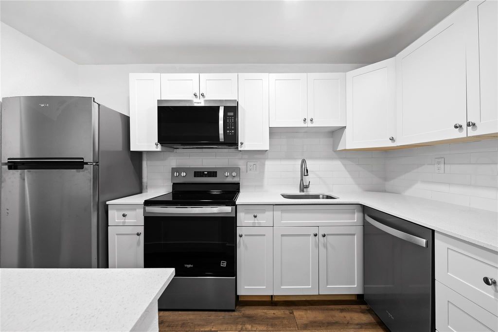 1100 Crystal Lake Dr 209, Deerfield Beach, FL 33064