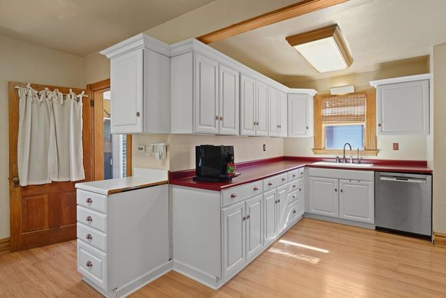 8203 12th PLACE, Kenosha, WI 53144