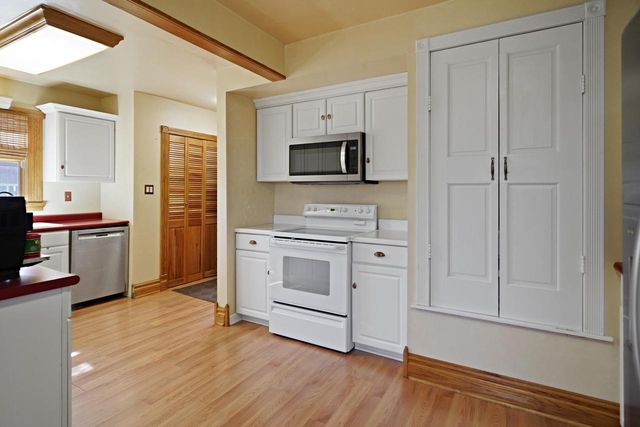 8203 12th PLACE, Kenosha, WI 53144