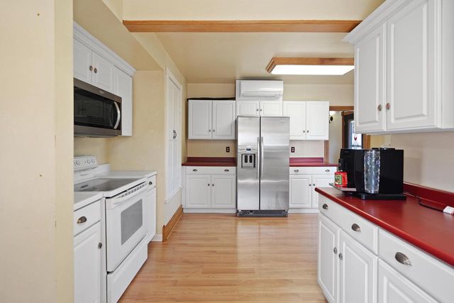 8203 12th PLACE, Kenosha, WI 53144