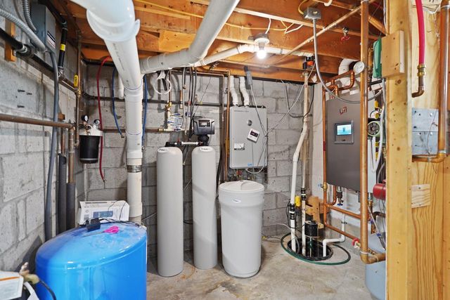 8203 12th PLACE, Kenosha, WI 53144