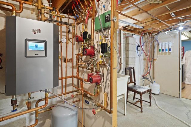 8203 12th PLACE, Kenosha, WI 53144