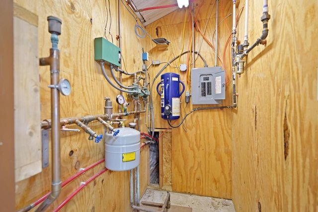 8203 12th PLACE, Kenosha, WI 53144