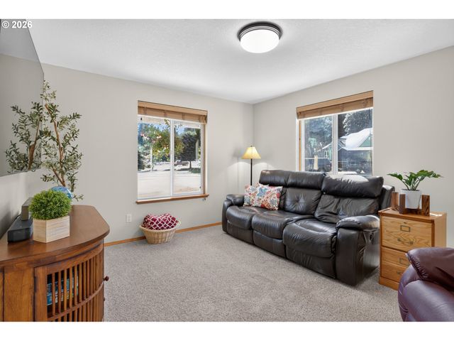 59689 DEER HAVEN Ln, St Helens, OR 97051