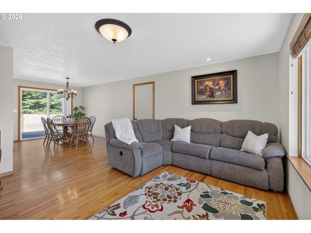 59689 DEER HAVEN Ln, St Helens, OR 97051