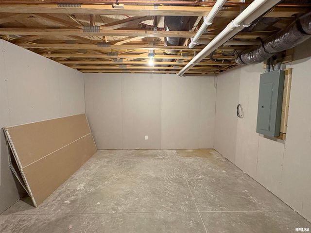 1109 Lawson Street, Washington, IL 61571