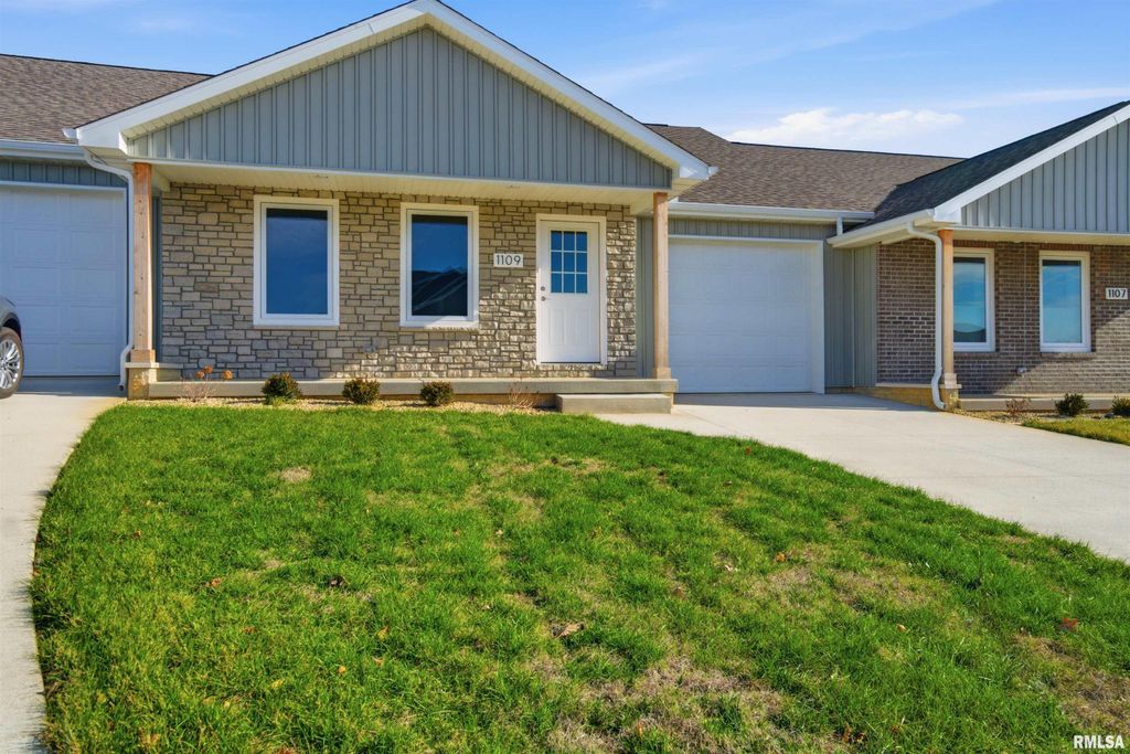 1109 Lawson Street, Washington, IL 61571