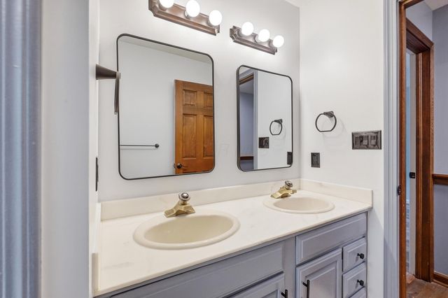 19 Beechtree Lane, Granville, OH 43023