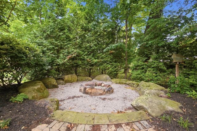 19 Beechtree Lane, Granville, OH 43023