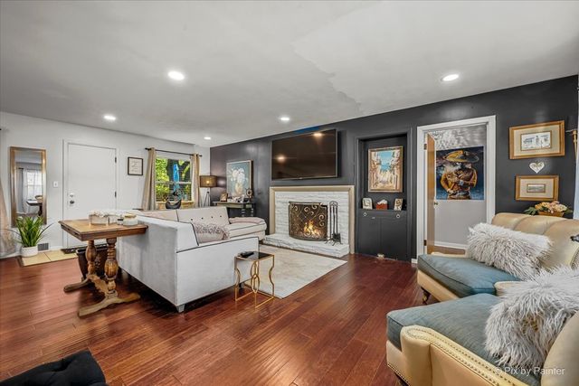 369 Vincent Place, Elgin, IL 60123