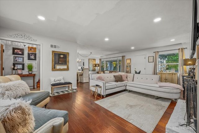 369 Vincent Place, Elgin, IL 60123