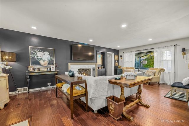 369 Vincent Place, Elgin, IL 60123