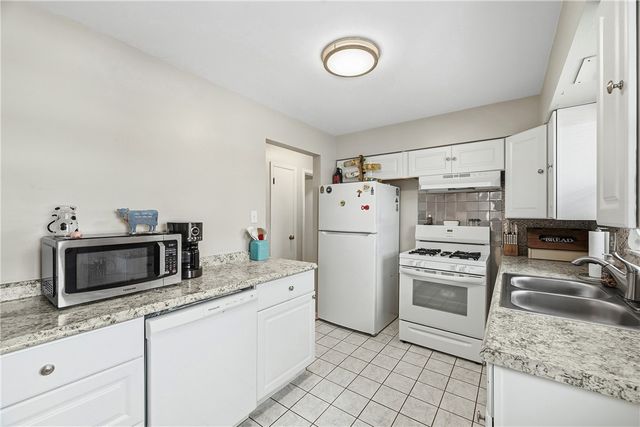 105 Mayer Dr, North Fayette, PA 15071