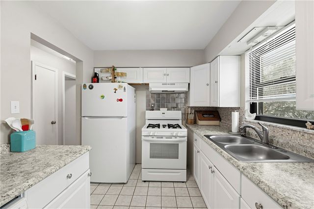 105 Mayer Dr, North Fayette, PA 15071