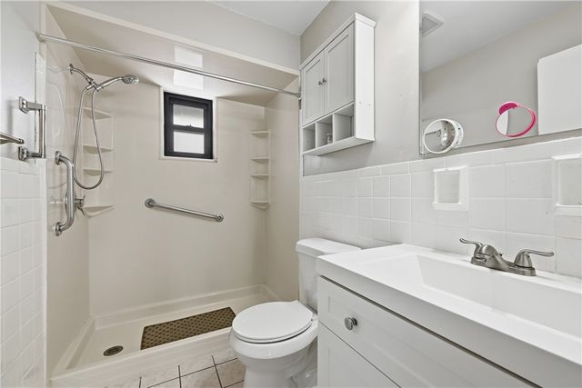 105 Mayer Dr, North Fayette, PA 15071
