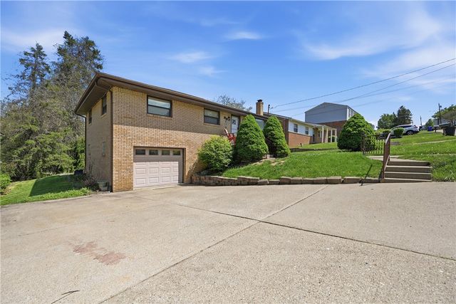 105 Mayer Dr, North Fayette, PA 15071