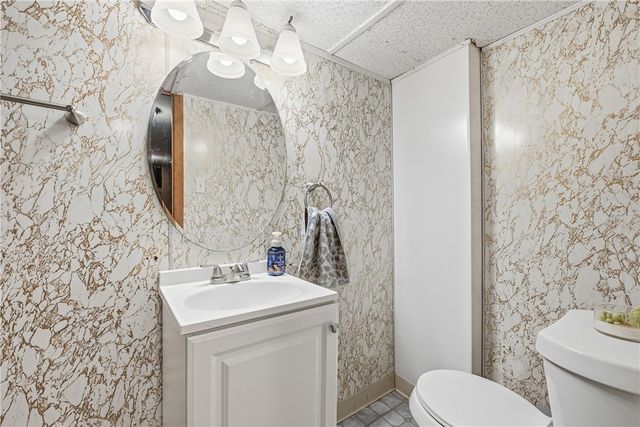 105 Mayer Dr, North Fayette, PA 15071