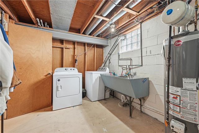 105 Mayer Dr, North Fayette, PA 15071