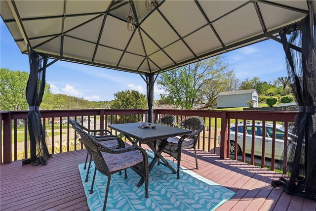 105 Mayer Dr, North Fayette, PA 15071
