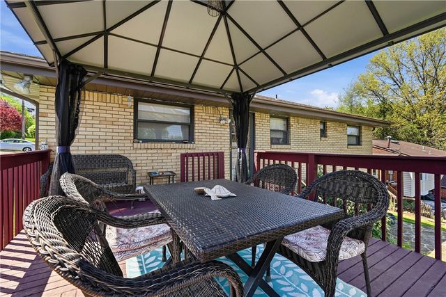 105 Mayer Dr, North Fayette, PA 15071