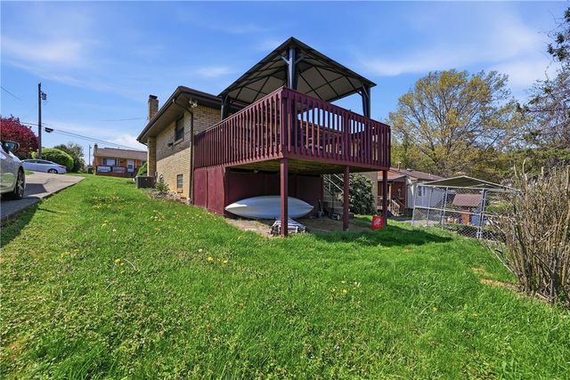 105 Mayer Dr, North Fayette, PA 15071