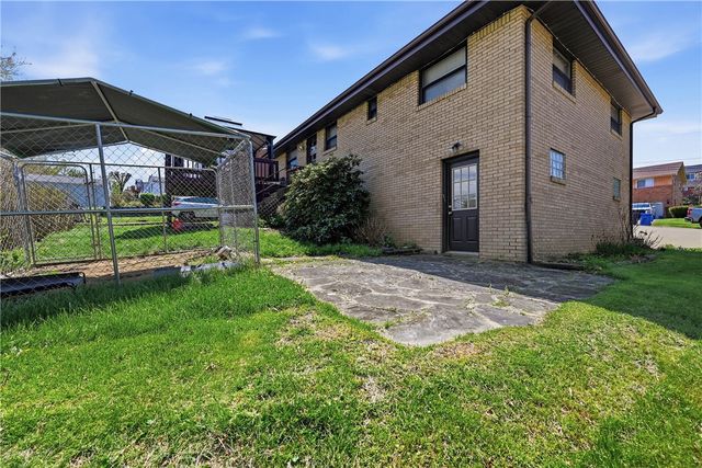 105 Mayer Dr, North Fayette, PA 15071