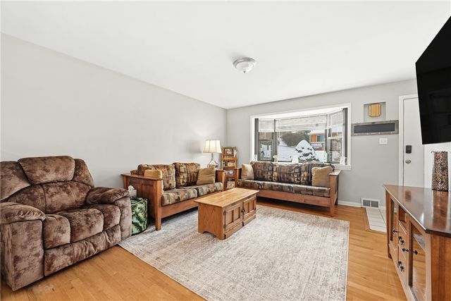 105 Mayer Dr, North Fayette, PA 15071