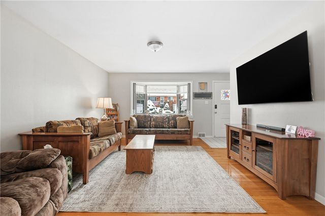 105 Mayer Dr, North Fayette, PA 15071