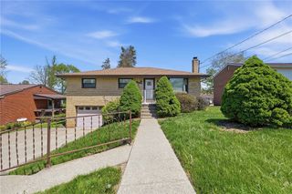 105 Mayer Dr, North Fayette, PA 15071
