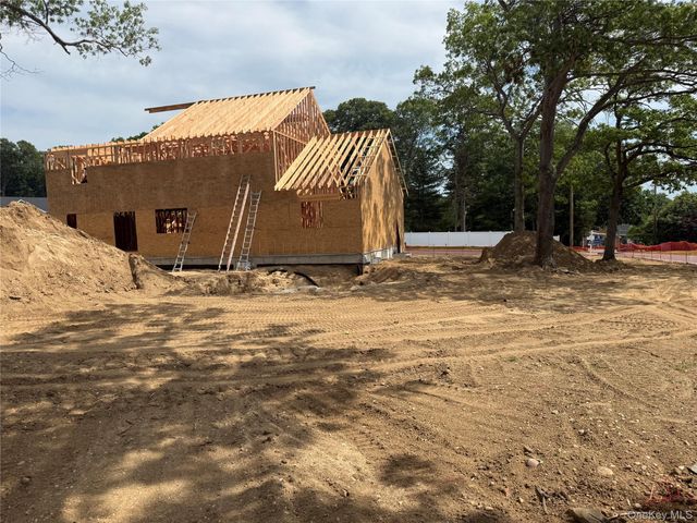 3 lotto Court, Lake Grove, NY 11755